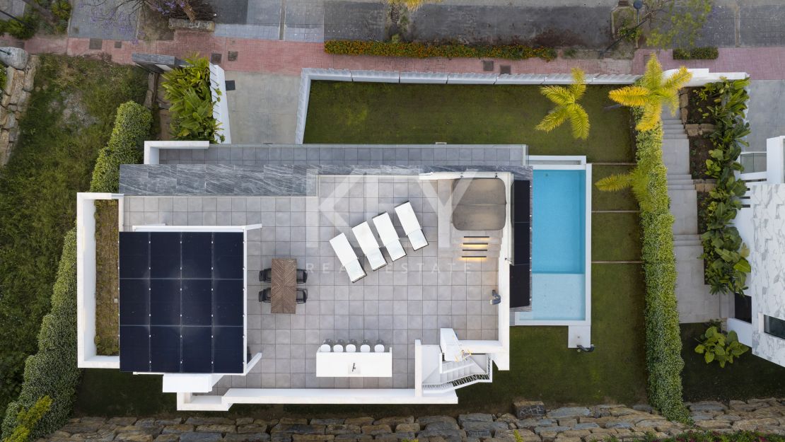 Villa moderna de nueva construcción con piscina infinita, jacuzzi en la azotea y vistas al golf en El Campanario