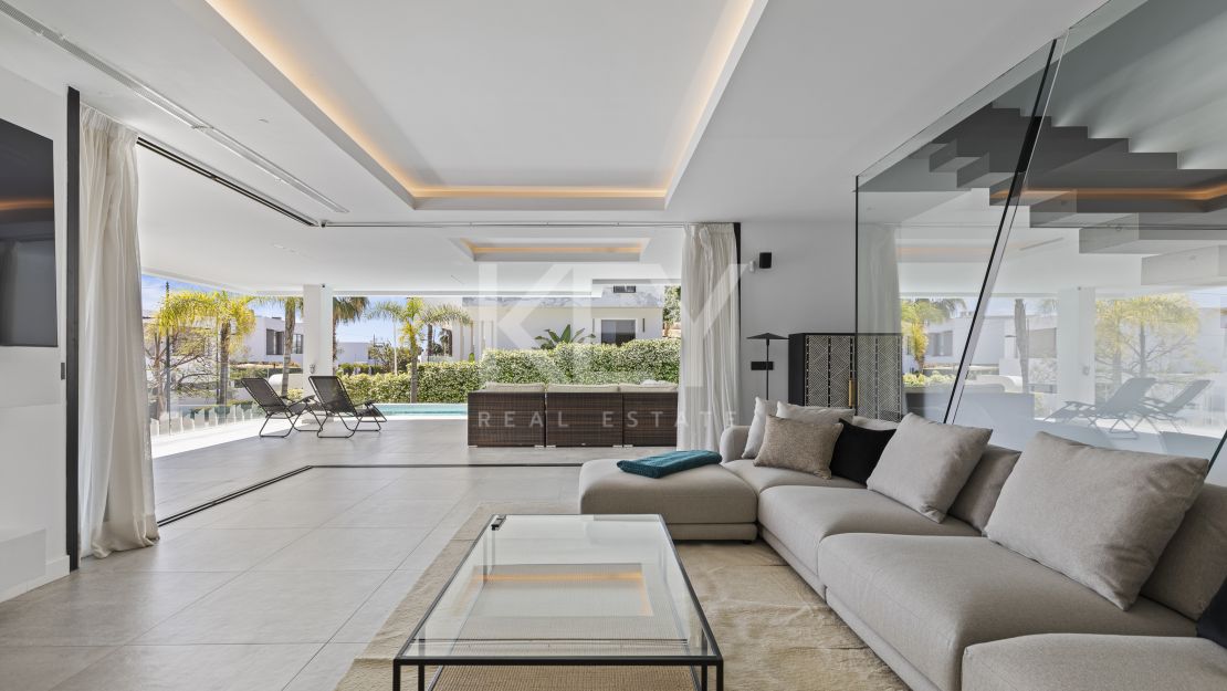 Villa moderna de nueva construcción con piscina infinita, jacuzzi en la azotea y vistas al golf en El Campanario