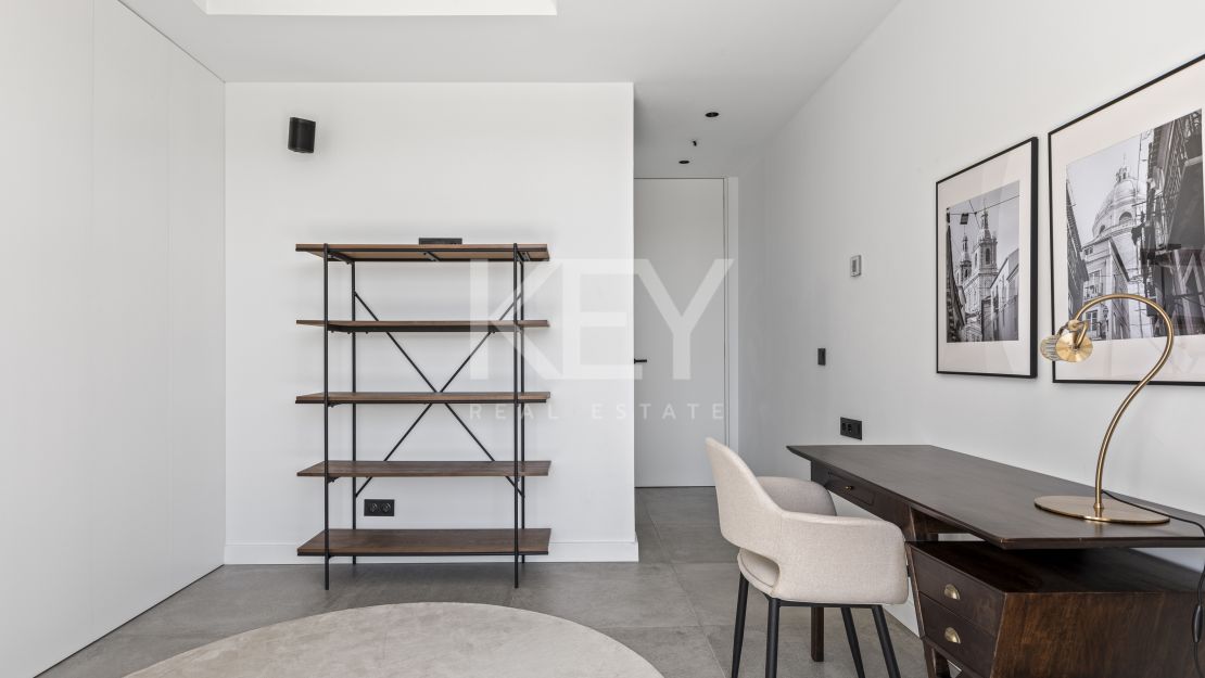 Villa moderna de nueva construcción con piscina infinita, jacuzzi en la azotea y vistas al golf en El Campanario