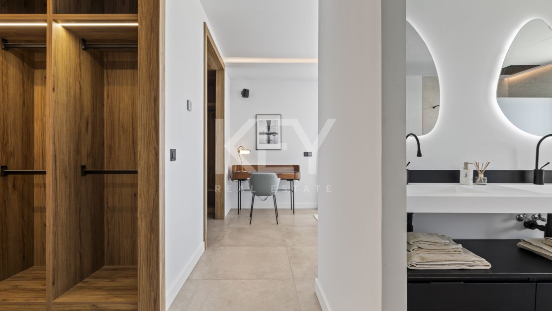 Villa moderna de nueva construcción con piscina infinita, jacuzzi en la azotea y vistas al golf en El Campanario