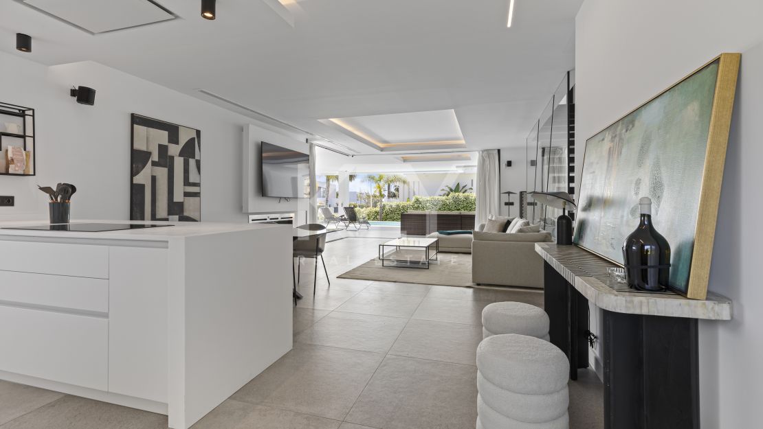 Villa moderna de nueva construcción con piscina infinita, jacuzzi en la azotea y vistas al golf en El Campanario