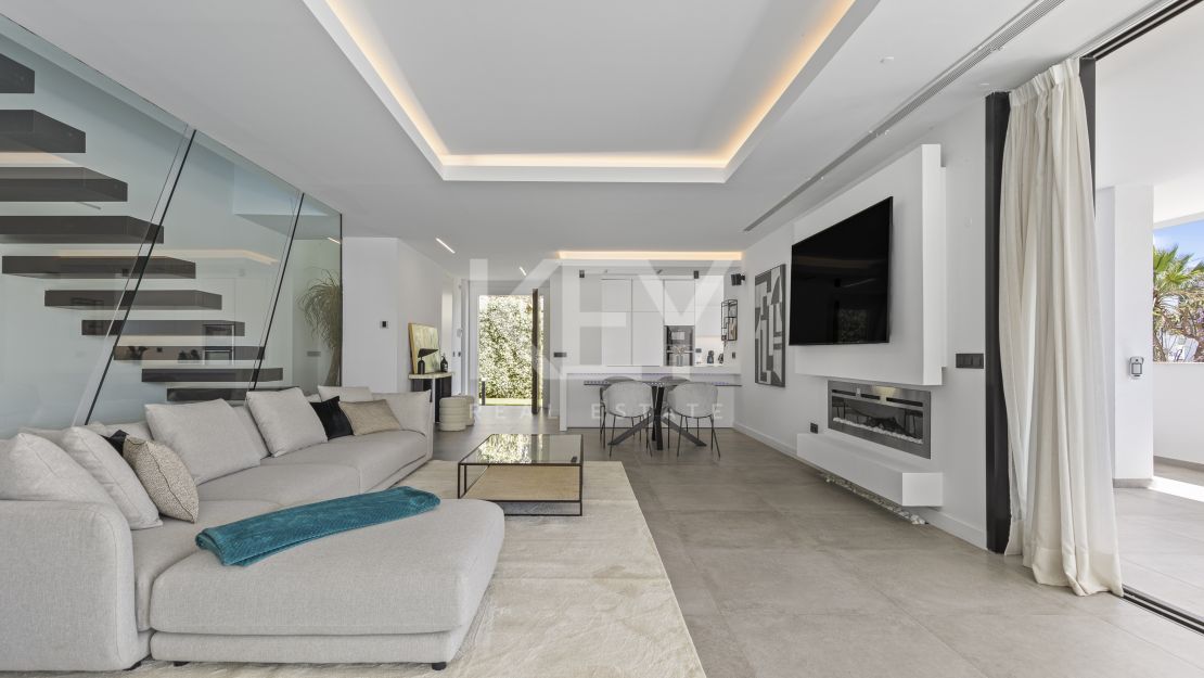 Villa moderna de nueva construcción con piscina infinita, jacuzzi en la azotea y vistas al golf en El Campanario