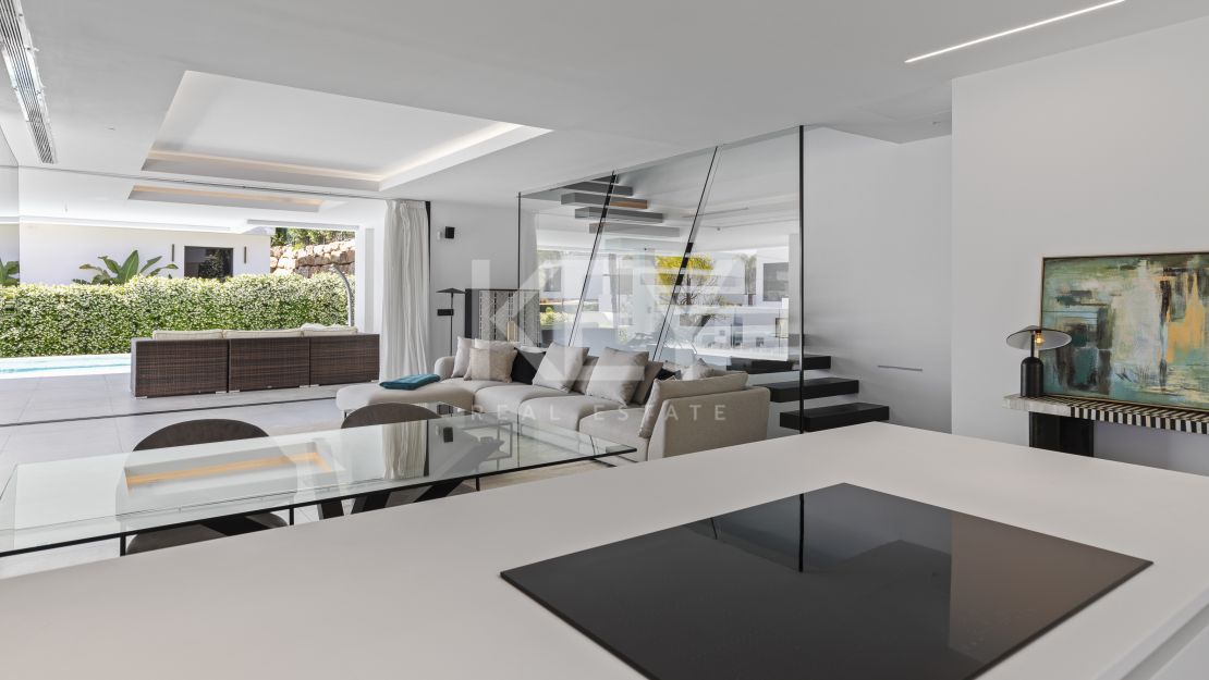 Villa moderna de nueva construcción con piscina infinita, jacuzzi en la azotea y vistas al golf en El Campanario