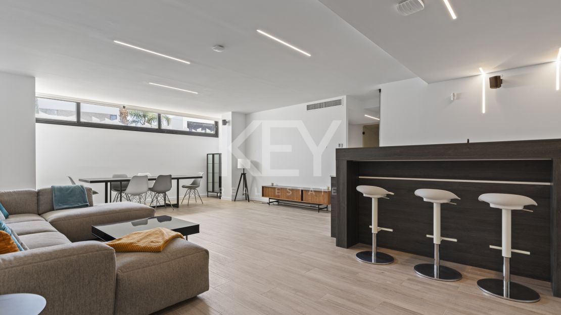 Villa moderna de nueva construcción con piscina infinita, jacuzzi en la azotea y vistas al golf en El Campanario