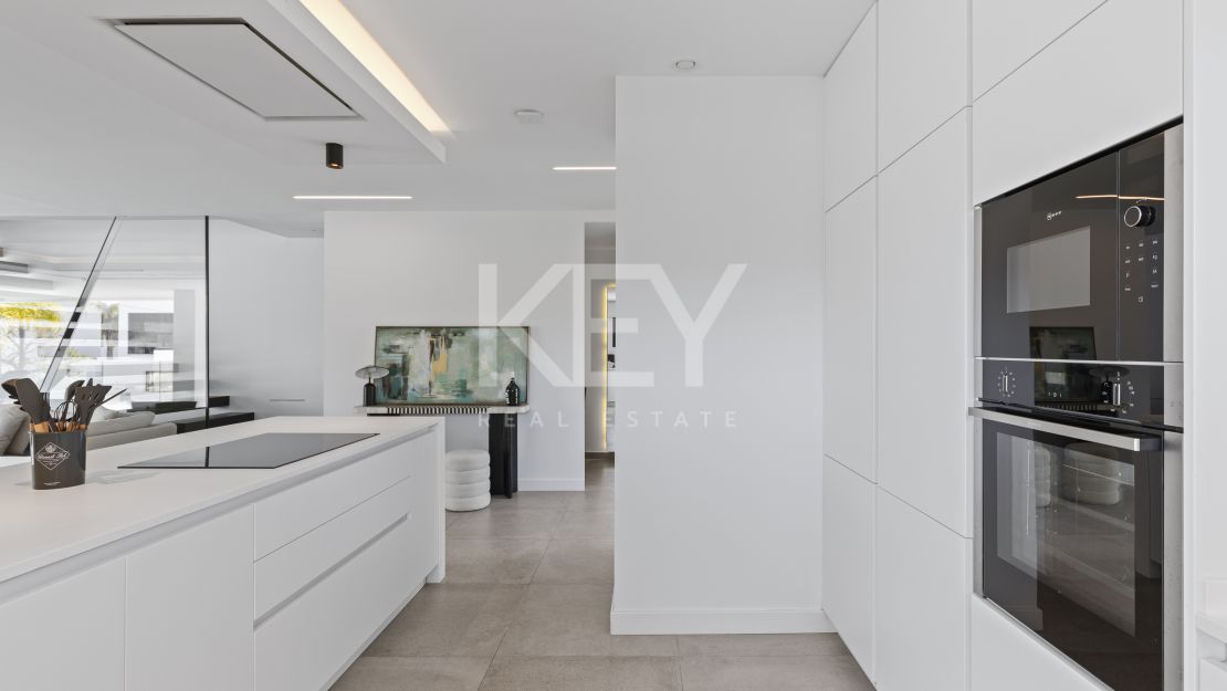 Villa moderna de nueva construcción con piscina infinita, jacuzzi en la azotea y vistas al golf en El Campanario