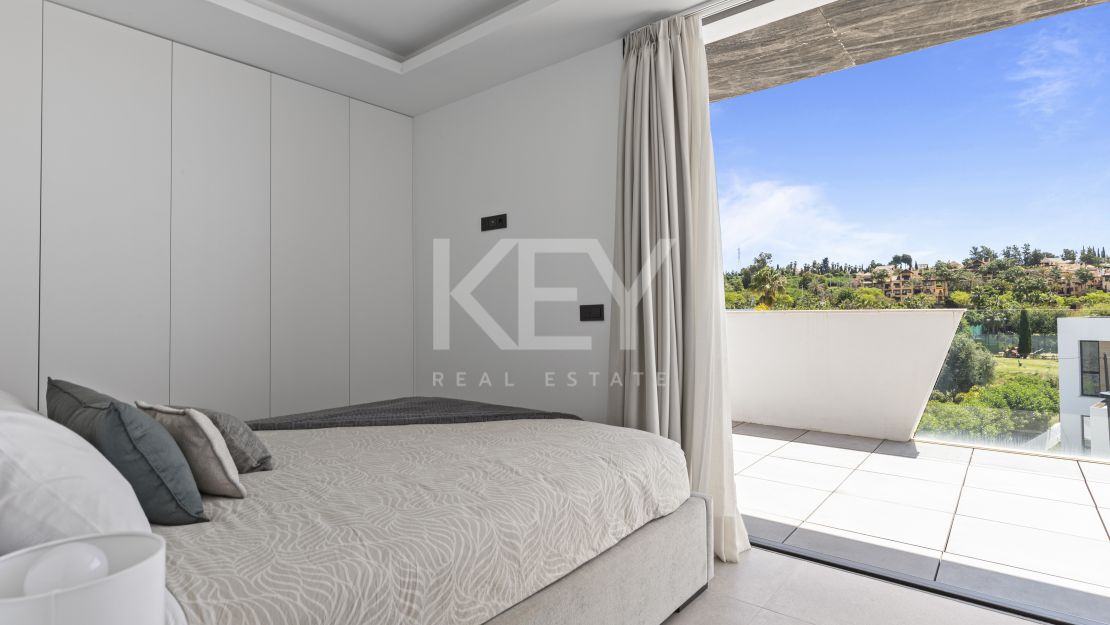 Villa moderna de nueva construcción con piscina infinita, jacuzzi en la azotea y vistas al golf en El Campanario