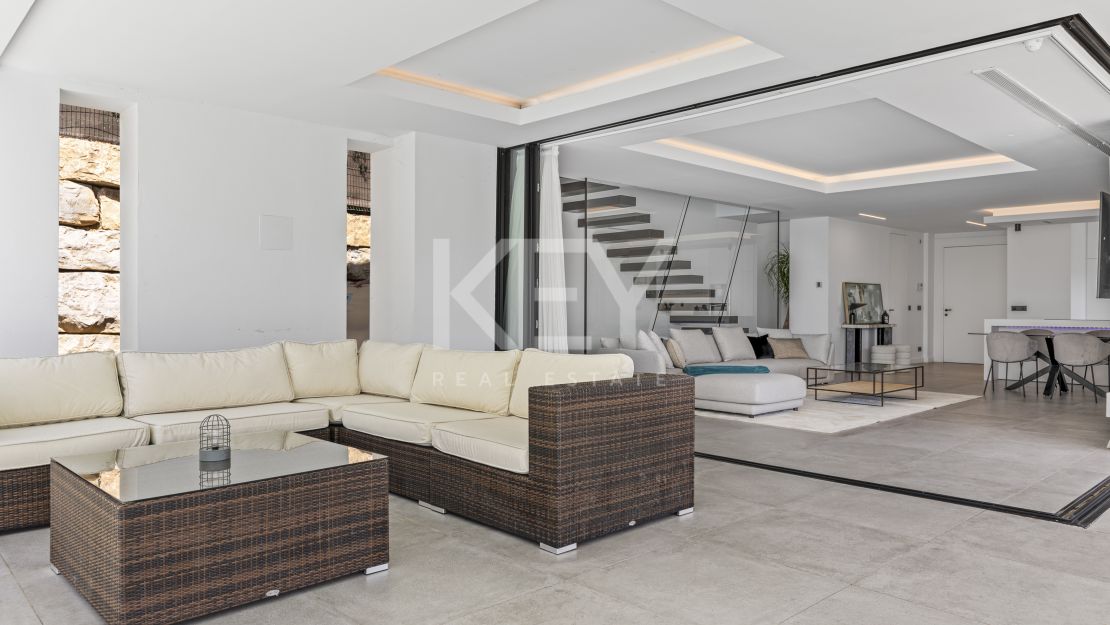 Villa moderna de nueva construcción con piscina infinita, jacuzzi en la azotea y vistas al golf en El Campanario