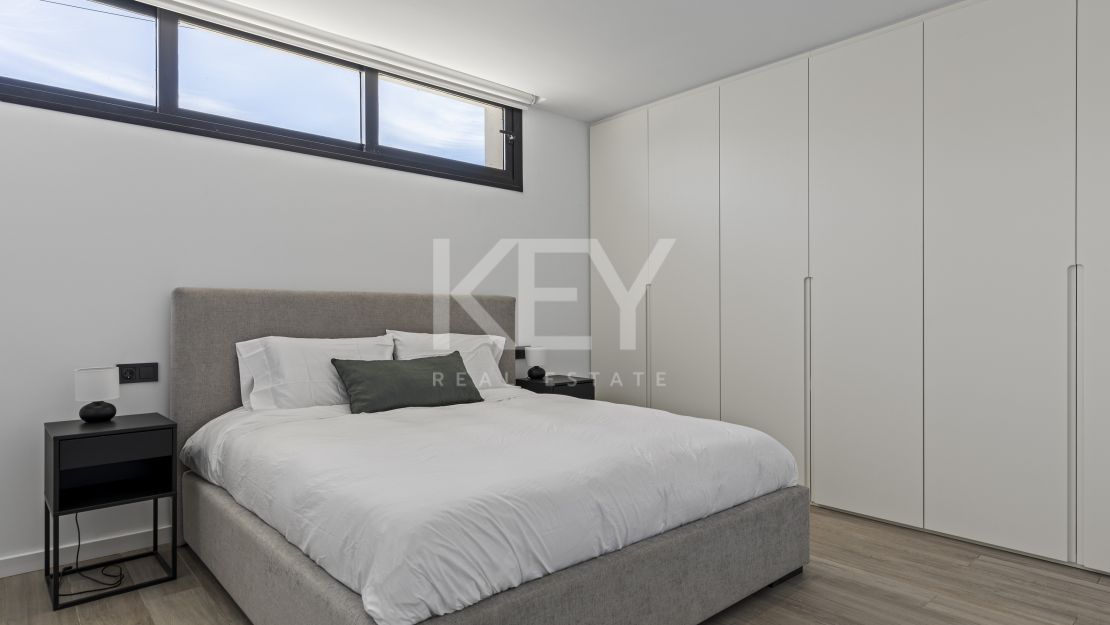 Villa moderna de nueva construcción con piscina infinita, jacuzzi en la azotea y vistas al golf en El Campanario