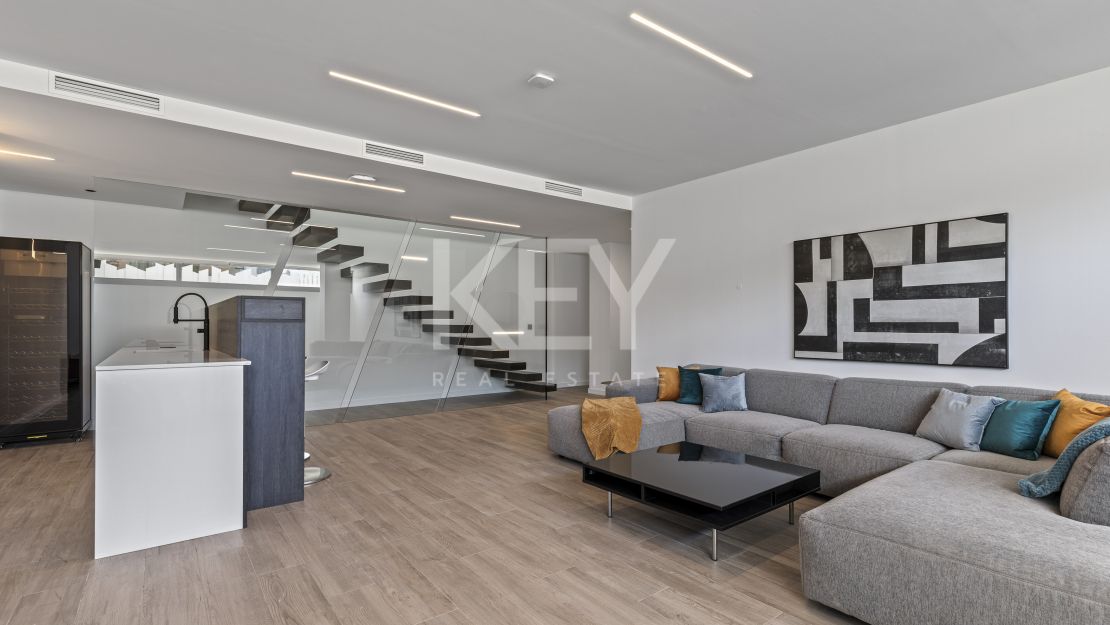 Villa moderna de nueva construcción con piscina infinita, jacuzzi en la azotea y vistas al golf en El Campanario