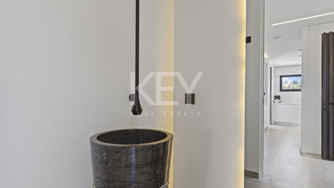 Villa moderna de nueva construcción con piscina infinita, jacuzzi en la azotea y vistas al golf en El Campanario