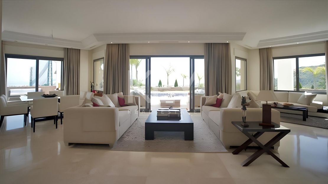 Villa con impresionantes vistas al mar y al golf en Benahavis