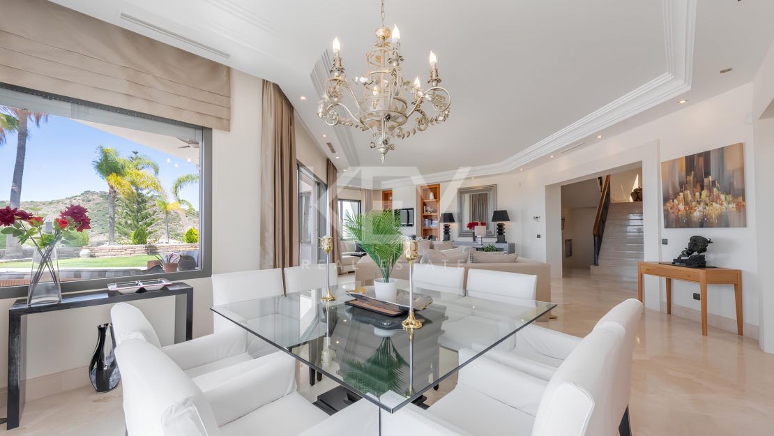 Villa con impresionantes vistas al mar y al golf en Benahavis