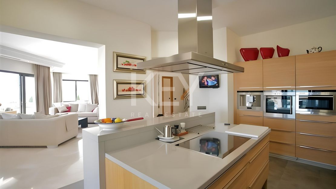 Villa con impresionantes vistas al mar y al golf en Benahavis