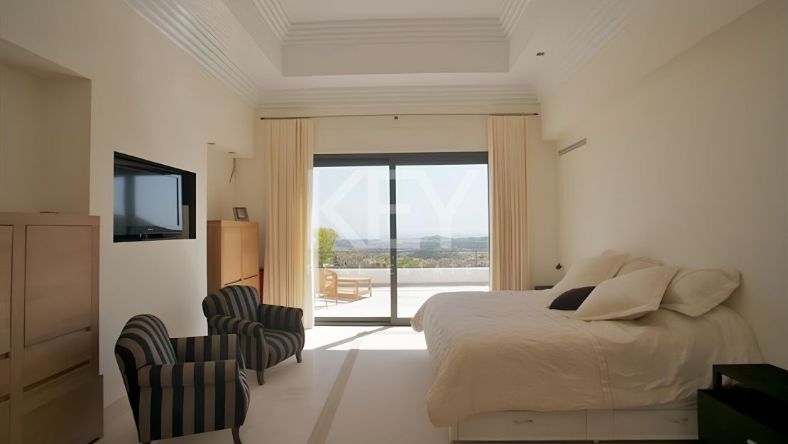 Villa con impresionantes vistas al mar y al golf en Benahavis