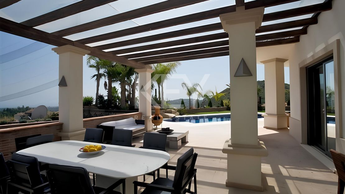 Villa con impresionantes vistas al mar y al golf en Benahavis