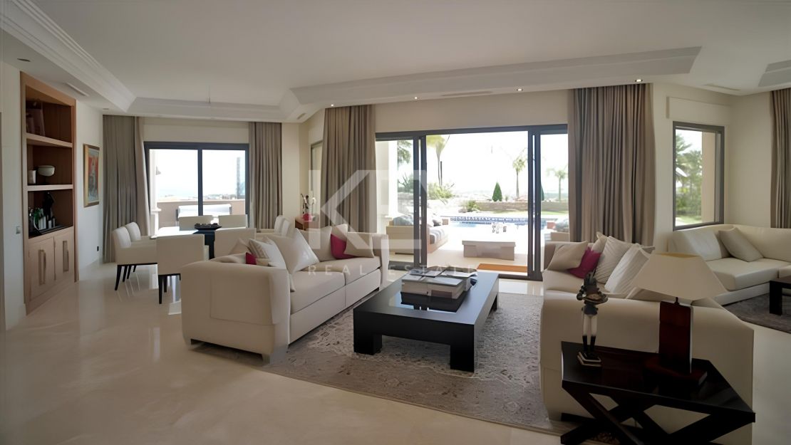 Villa con impresionantes vistas al mar y al golf en Benahavis