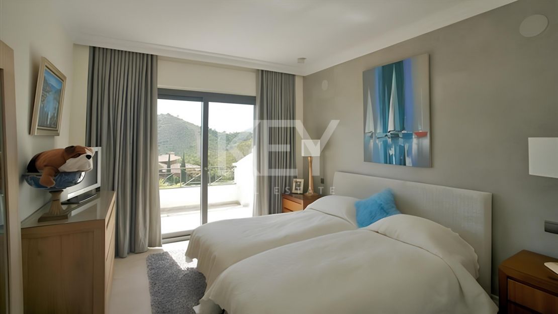 Villa con impresionantes vistas al mar y al golf en Benahavis