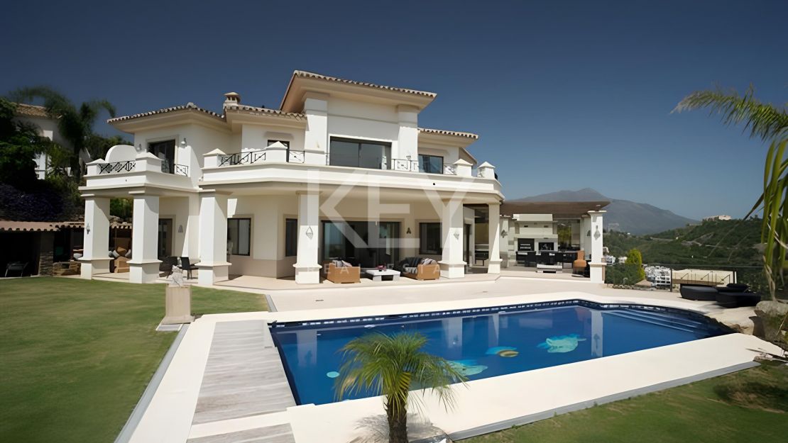 Villa con impresionantes vistas al mar y al golf en Benahavis