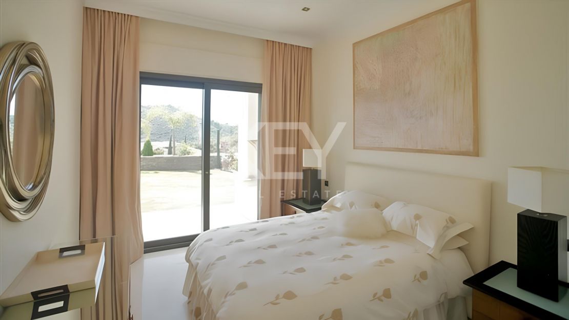 Villa con impresionantes vistas al mar y al golf en Benahavis