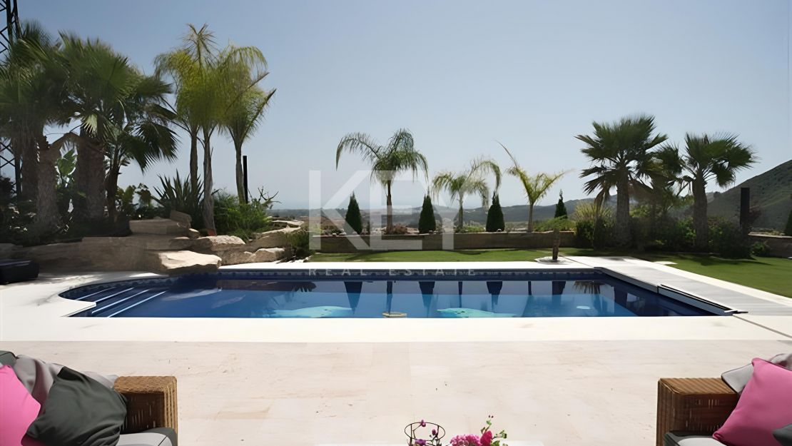 Villa con impresionantes vistas al mar y al golf en Benahavis