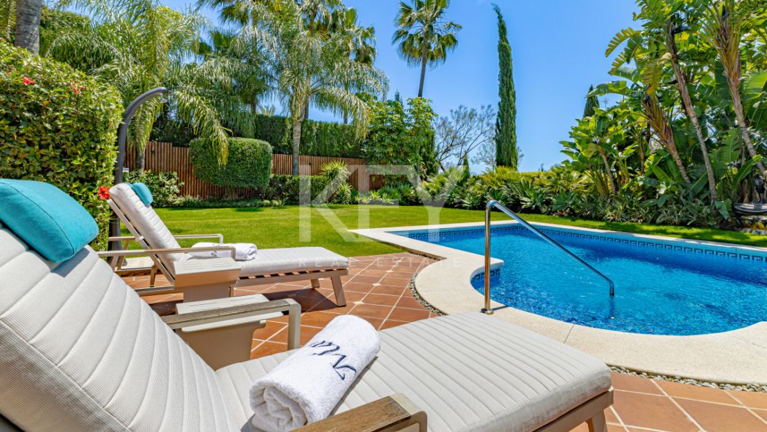 Элегантная вилла в андалузском стиле с панорамным видом на море в Лос Фламингос, Бенахавис