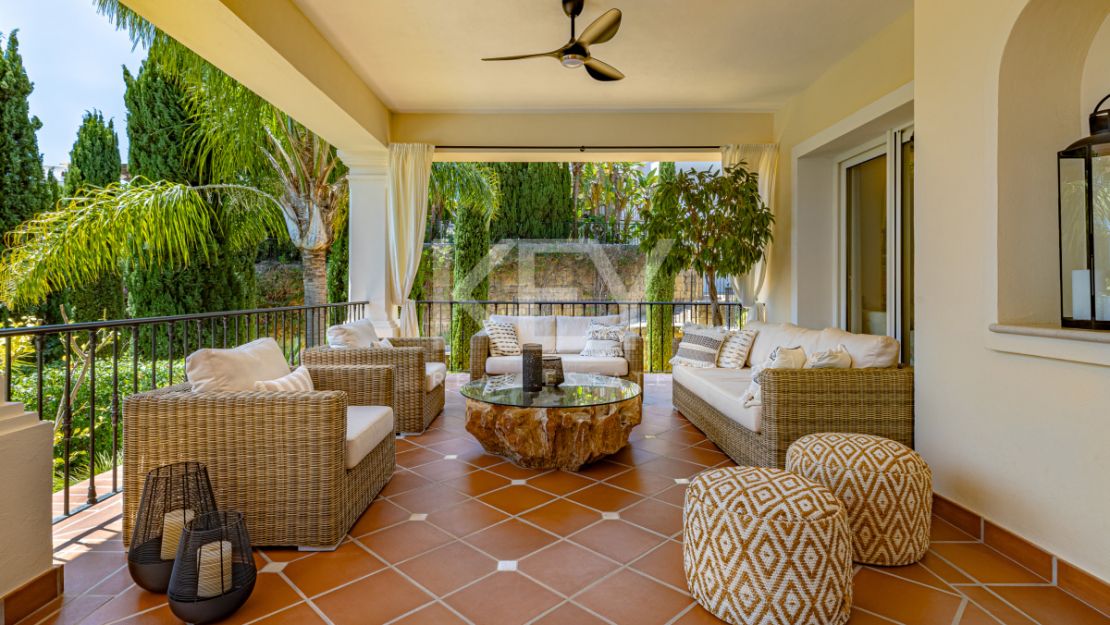 Элегантная вилла в андалузском стиле с панорамным видом на море в Лос Фламингос, Бенахавис