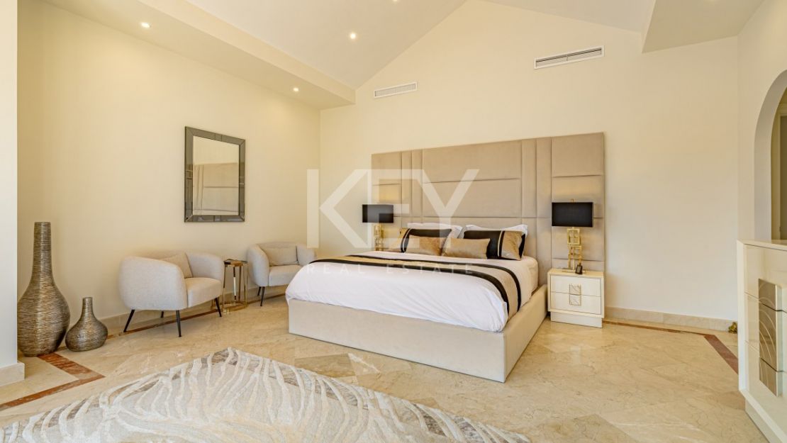 Элегантная вилла в андалузском стиле с панорамным видом на море в Лос Фламингос, Бенахавис