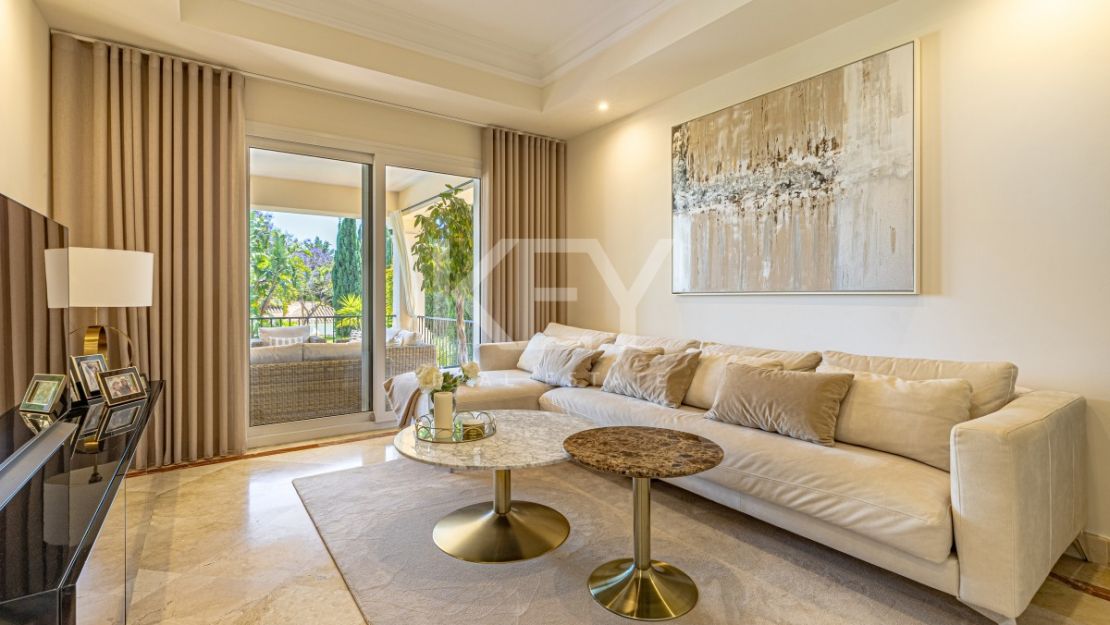 Элегантная вилла в андалузском стиле с панорамным видом на море в Лос Фламингос, Бенахавис