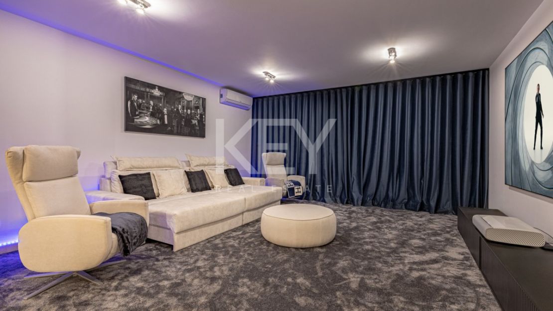 Элегантная вилла в андалузском стиле с панорамным видом на море в Лос Фламингос, Бенахавис