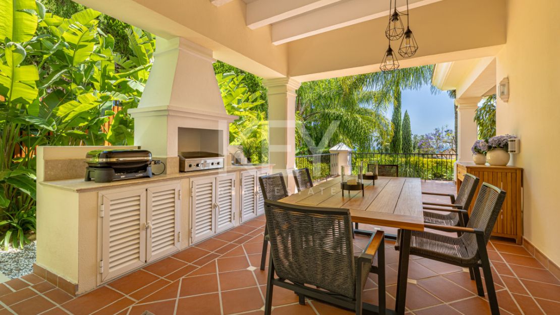 Элегантная вилла в андалузском стиле с панорамным видом на море в Лос Фламингос, Бенахавис