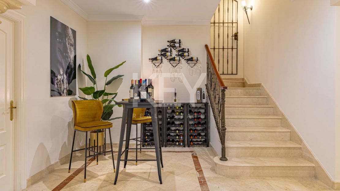 Элегантная вилла в андалузском стиле с панорамным видом на море в Лос Фламингос, Бенахавис