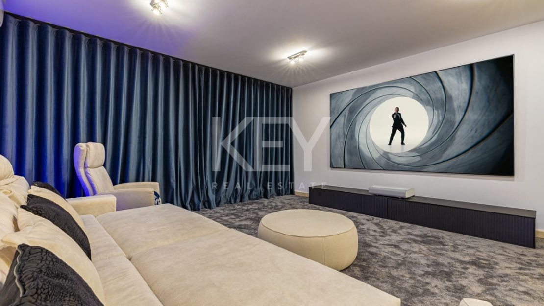 Элегантная вилла в андалузском стиле с панорамным видом на море в Лос Фламингос, Бенахавис