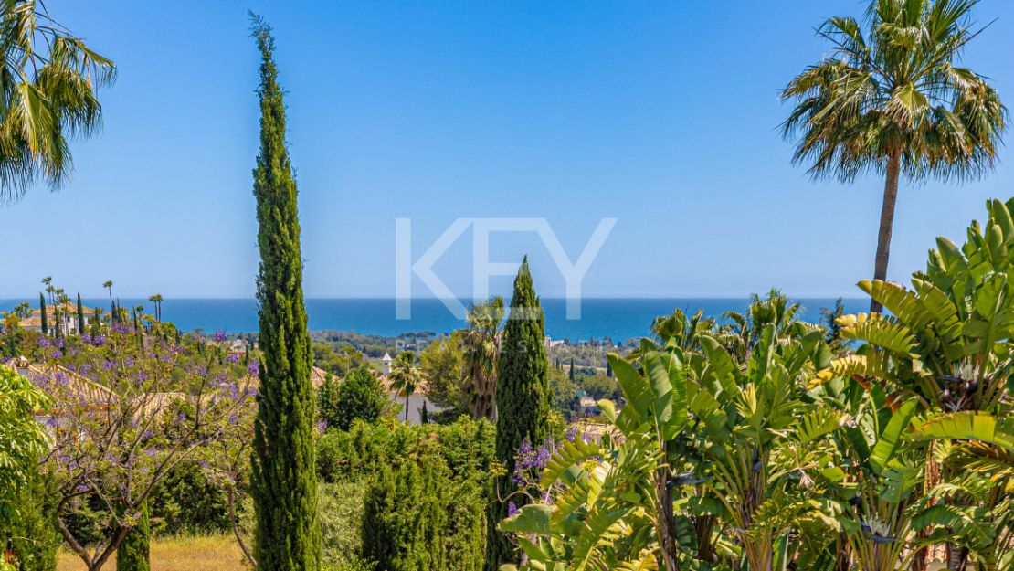 Элегантная вилла в андалузском стиле с панорамным видом на море в Лос Фламингос, Бенахавис