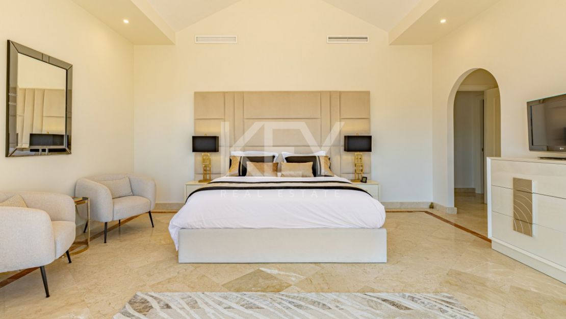 Элегантная вилла в андалузском стиле с панорамным видом на море в Лос Фламингос, Бенахавис