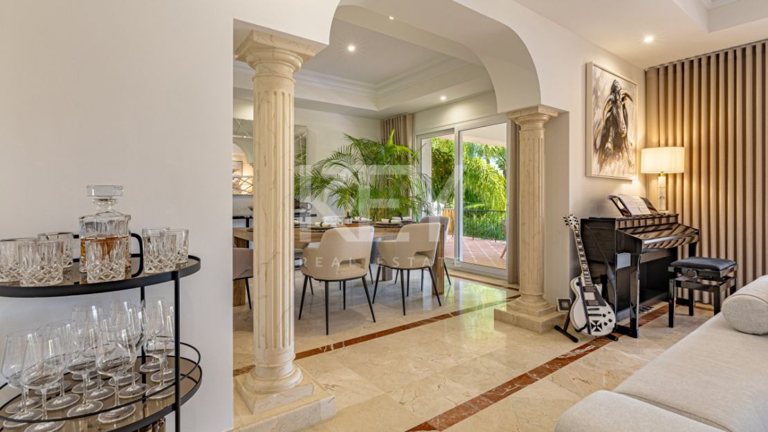 Элегантная вилла в андалузском стиле с панорамным видом на море в Лос Фламингос, Бенахавис