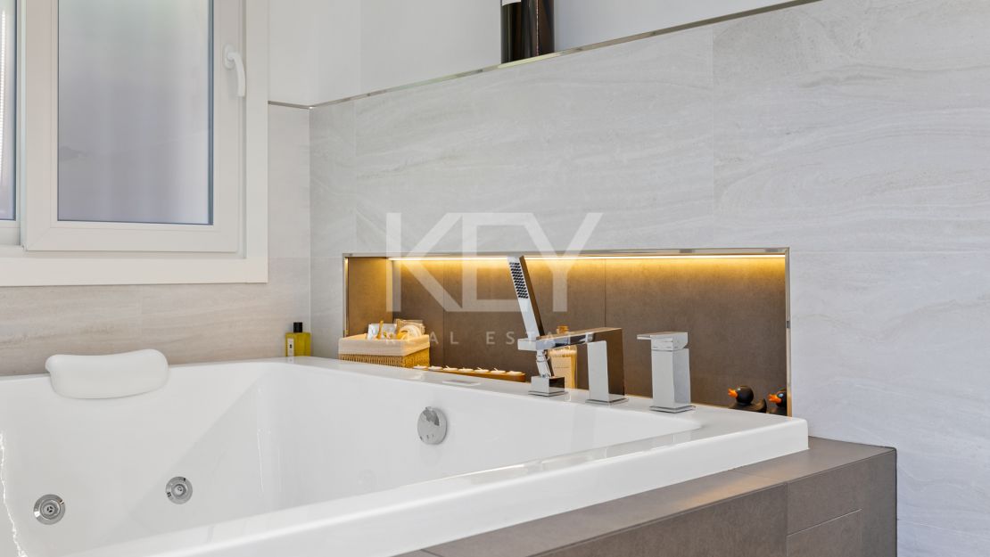 Недавно отремонтированная вилла на продажу в Новой Андалусии, Марбея