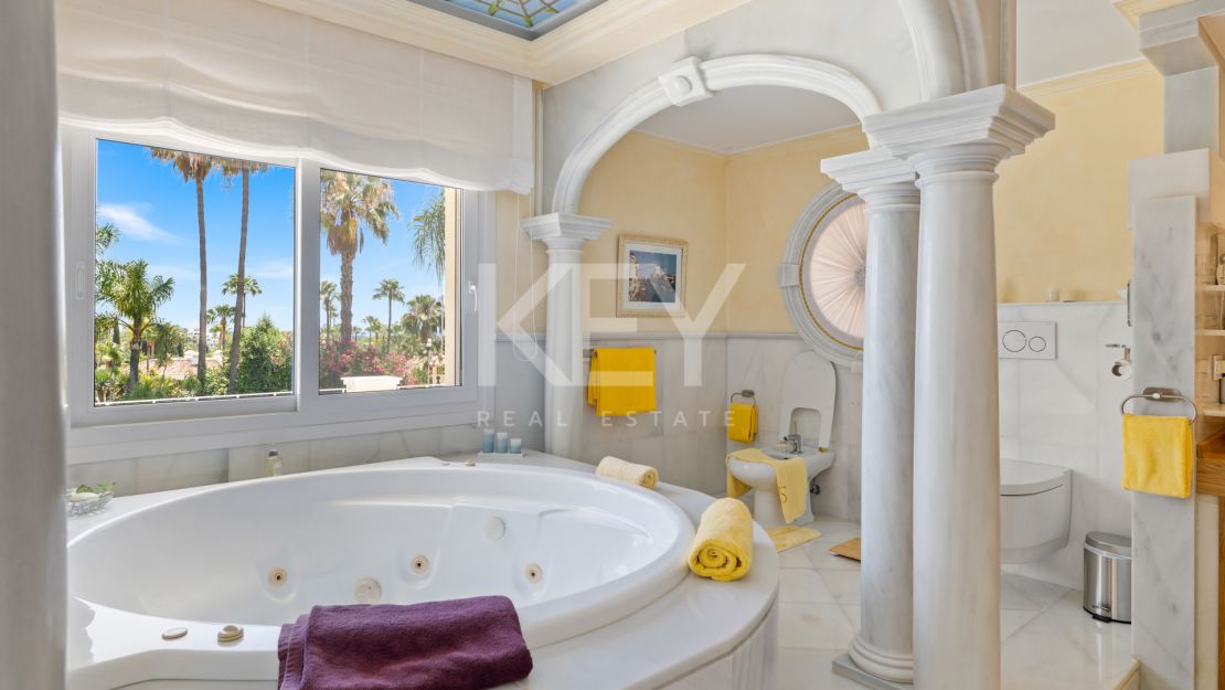 Недавно отремонтированная вилла на продажу в Новой Андалусии, Марбея