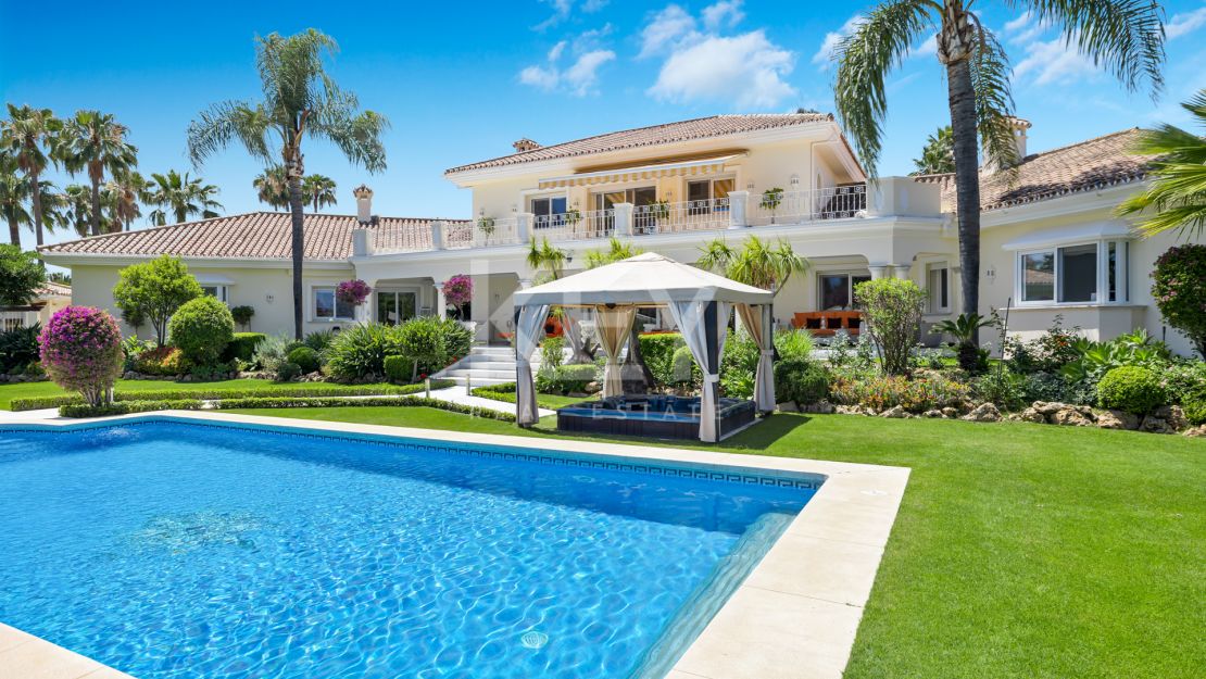 Villa recientemente renovada en venta en Nueva Andalucía, Marbella