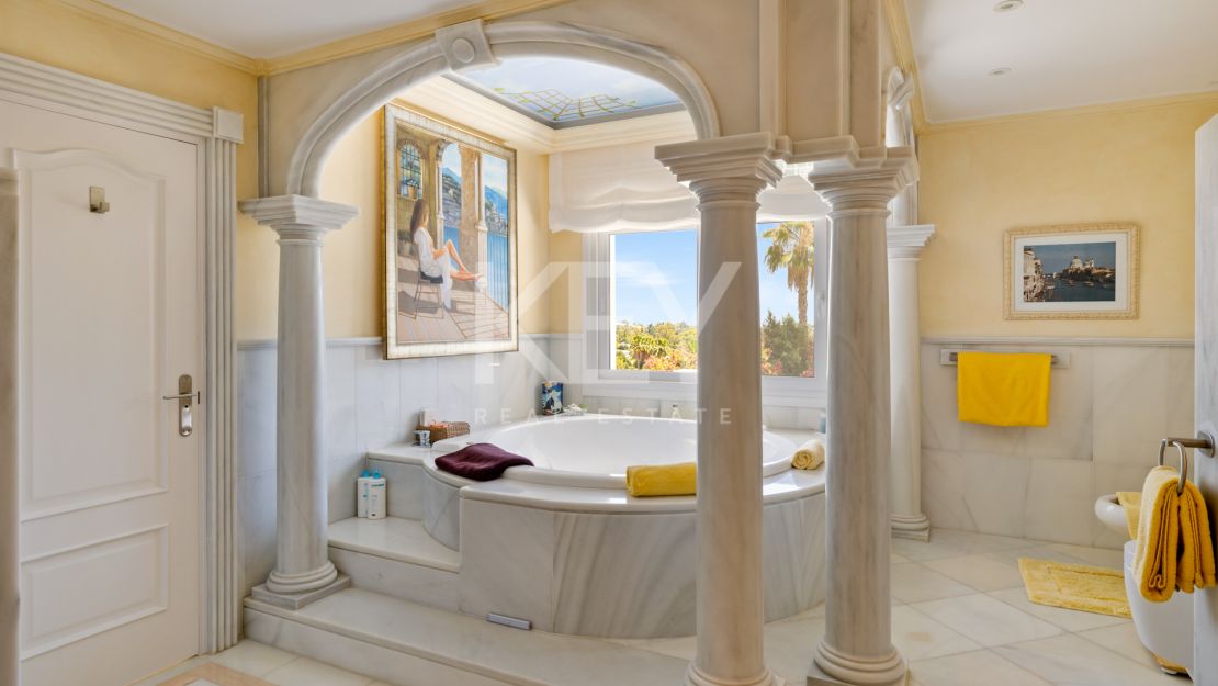 Недавно отремонтированная вилла на продажу в Новой Андалусии, Марбея