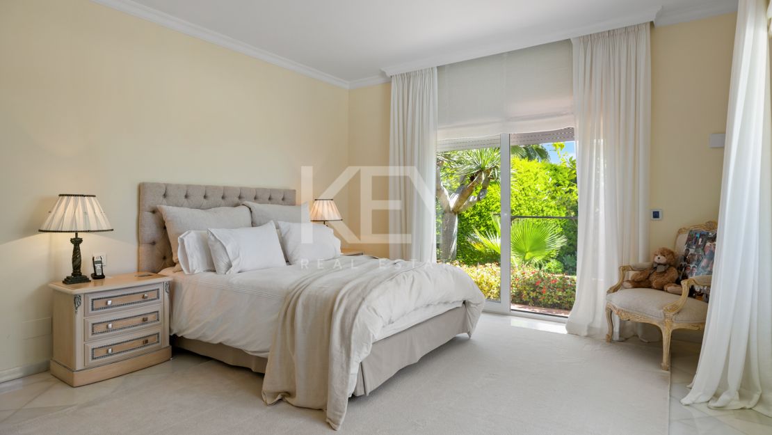 Недавно отремонтированная вилла на продажу в Новой Андалусии, Марбея