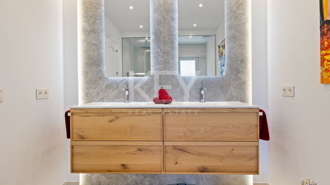 Недавно отремонтированная вилла на продажу в Новой Андалусии, Марбея