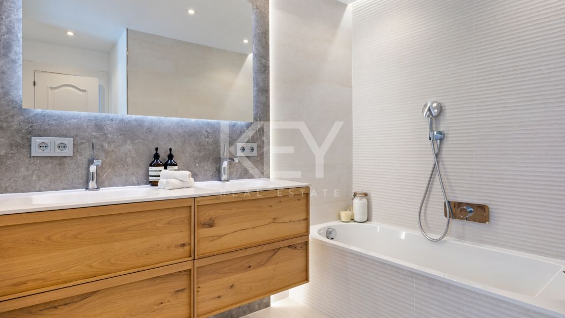 Недавно отремонтированная вилла на продажу в Новой Андалусии, Марбея