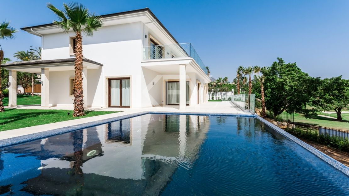 Brand new frontline villa in Los Naranjos Golf, Nueva Andalucia