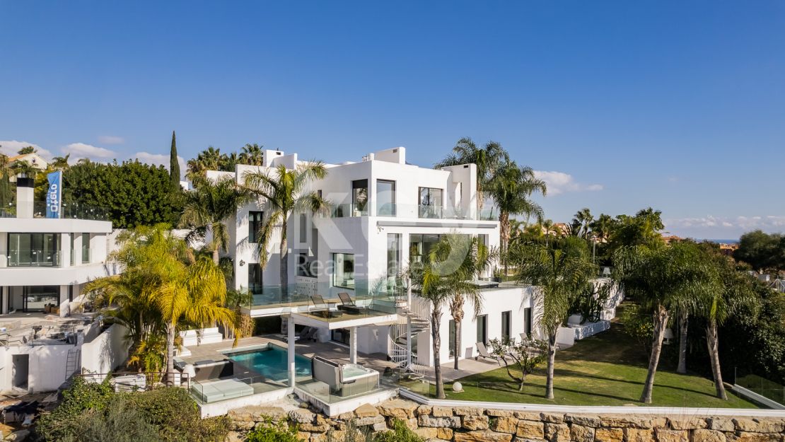 Luxury and modern villa for short rent in La Alqueria, Benahavis 