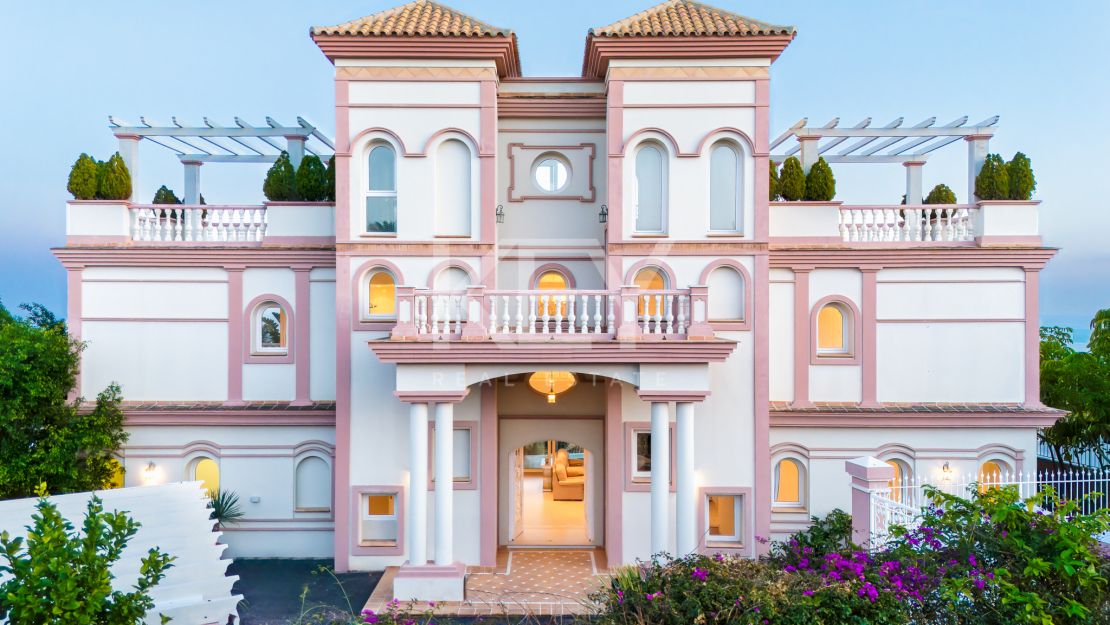 Вилла с потрясающим видом на море в Лос Фламингос, Бенахавис на продажу