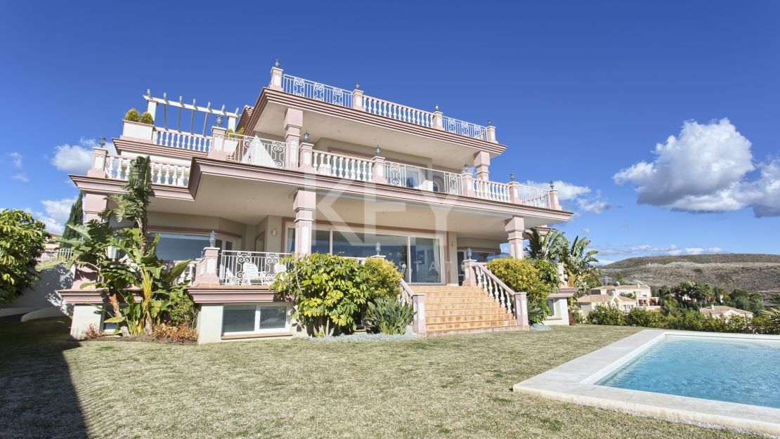 Villa with Amazing Sea Views in Los Flamingos, Benahavis for Sale