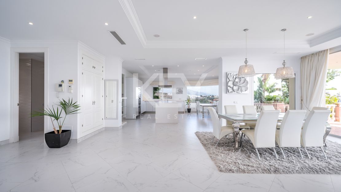 Вилла с потрясающим видом на море в Лос Фламингос, Бенахавис на продажу