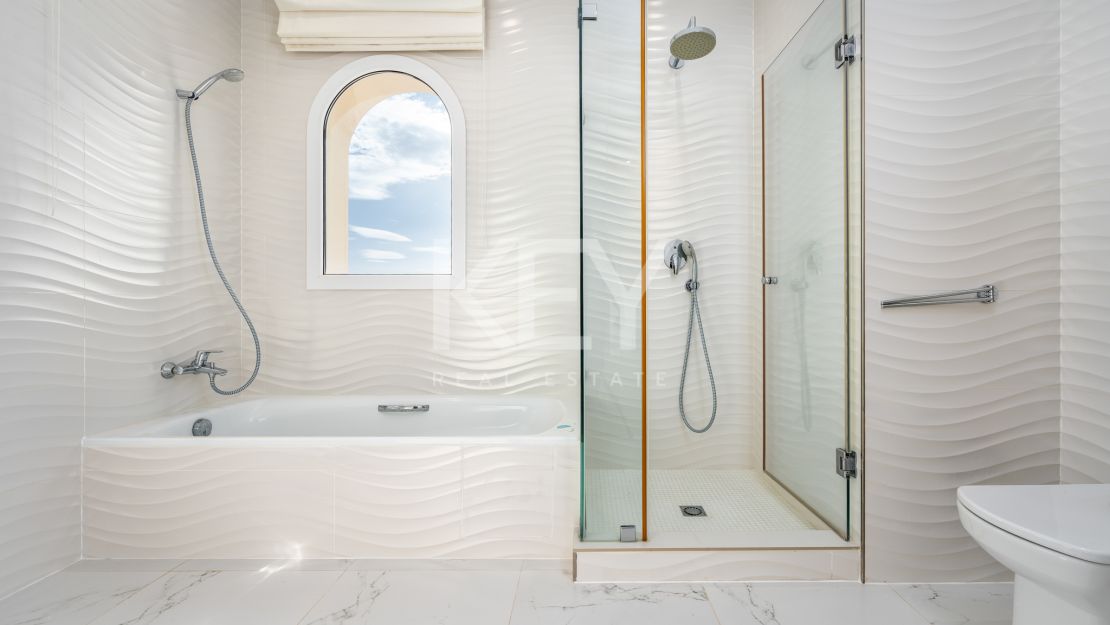 Вилла с потрясающим видом на море в Лос Фламингос, Бенахавис на продажу