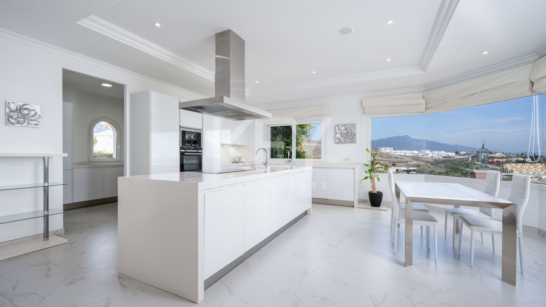 Вилла с потрясающим видом на море в Лос Фламингос, Бенахавис на продажу