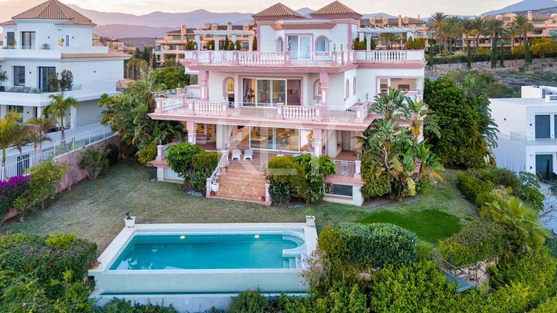 Villa con Impresionantes Vistas al Mar en Los Flamingos, Benahavis en Venta